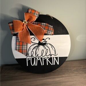 Hello Pumpkin Round Sign with Bow